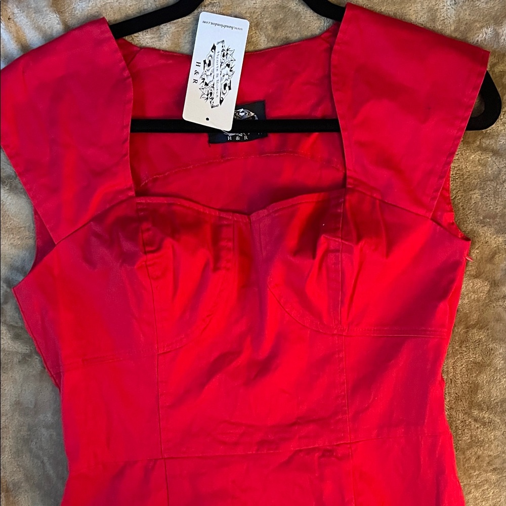 Elegant Red Midi Dress with Square Neckline - Picture 2 of 7